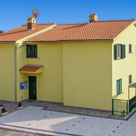 Balorda-5 By Interhome * Pinezići